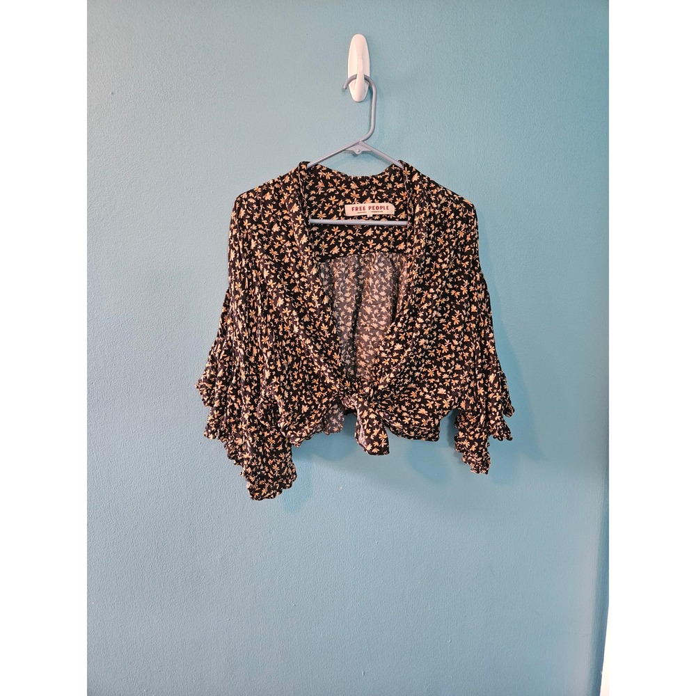 Free People Calisto printed boho blouse in a blackbird combo floral pattern. S - Picture 3 of 6